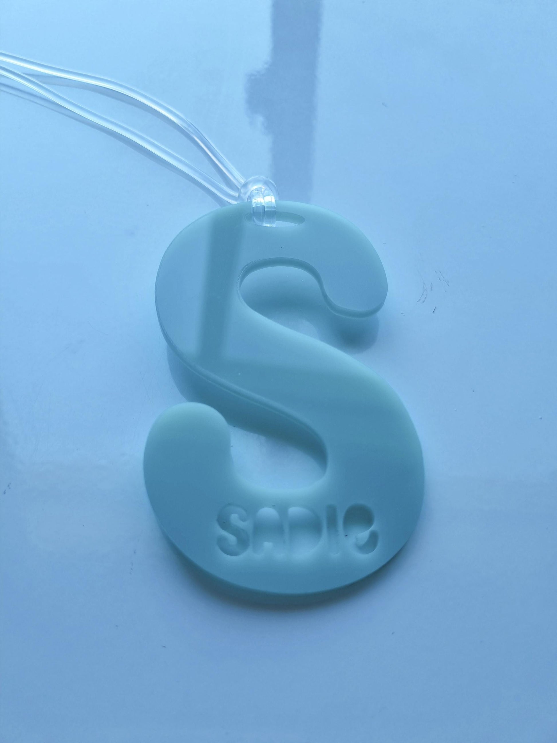Personalised Letter Bag Tag for Kids, Acrylic Keyring, Custom Backpack Tag & Keychain for Kindergarten